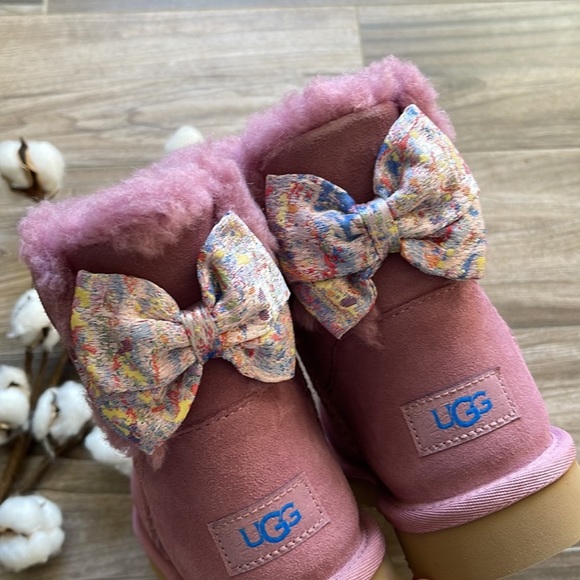 🌿UGG- MINI BAILEY BOW SPLATTER BOOTS🌿 - Picture 3 of 16